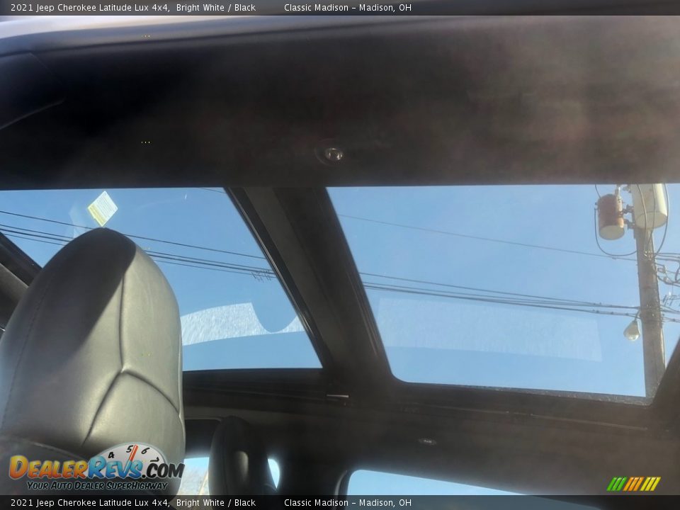 2021 Jeep Cherokee Latitude Lux 4x4 Bright White / Black Photo #4