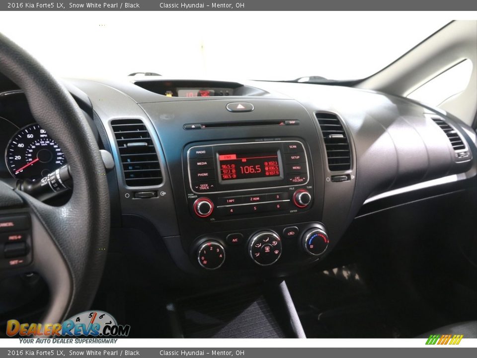 Controls of 2016 Kia Forte5 LX Photo #9