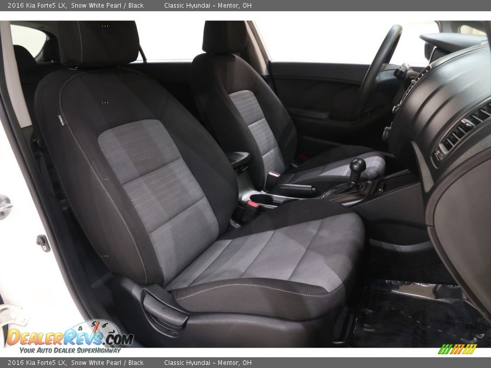 Front Seat of 2016 Kia Forte5 LX Photo #14