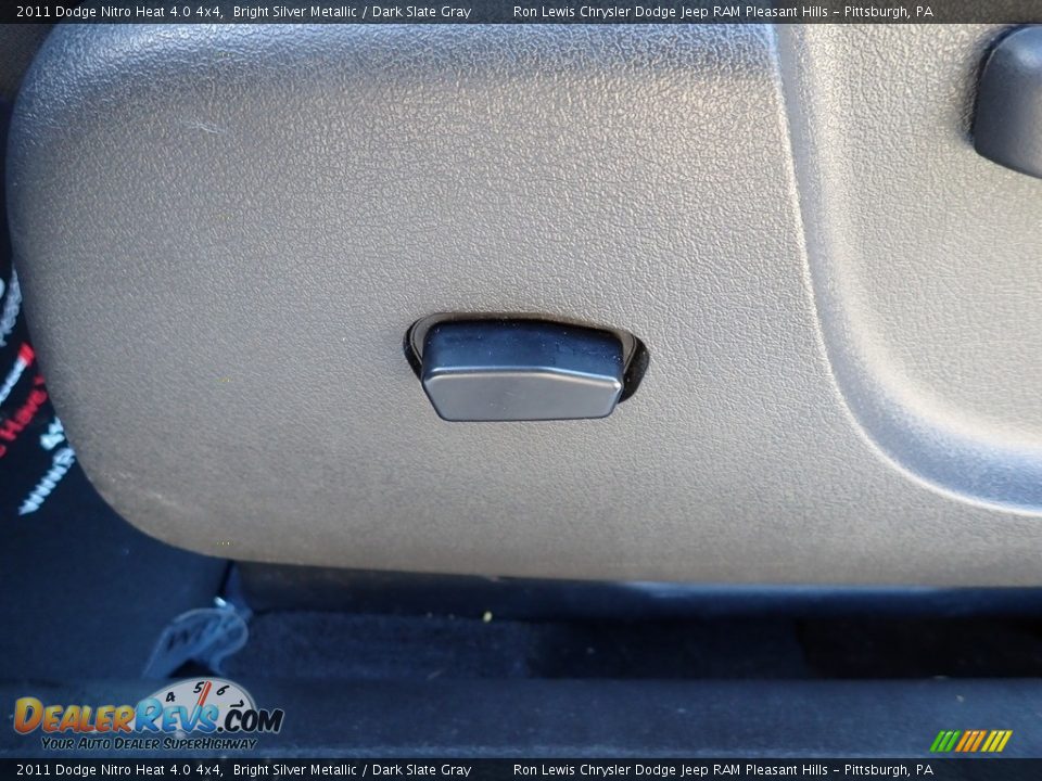 2011 Dodge Nitro Heat 4.0 4x4 Bright Silver Metallic / Dark Slate Gray Photo #16