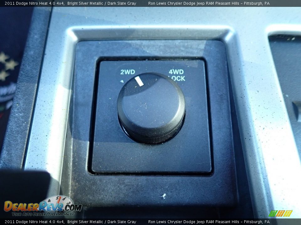 2011 Dodge Nitro Heat 4.0 4x4 Bright Silver Metallic / Dark Slate Gray Photo #18