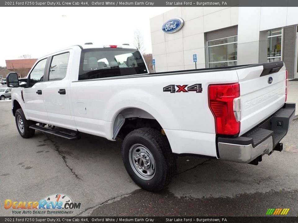 2021 Ford F250 Super Duty XL Crew Cab 4x4 Oxford White / Medium Earth Gray Photo #3