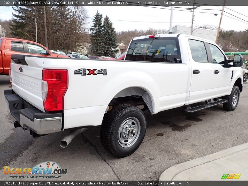 2021 Ford F250 Super Duty XL Crew Cab 4x4 Oxford White / Medium Earth Gray Photo #5