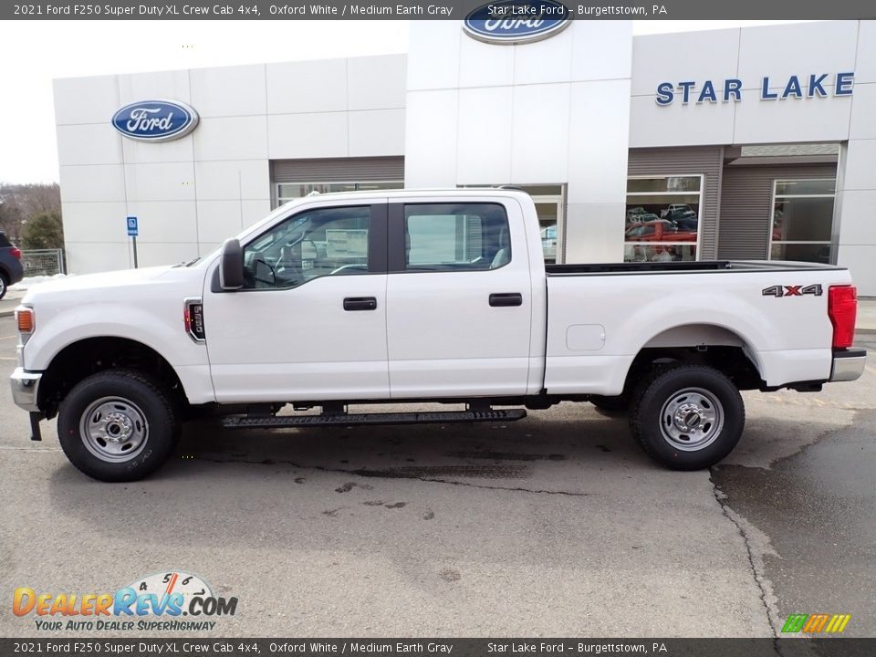 2021 Ford F250 Super Duty XL Crew Cab 4x4 Oxford White / Medium Earth Gray Photo #2