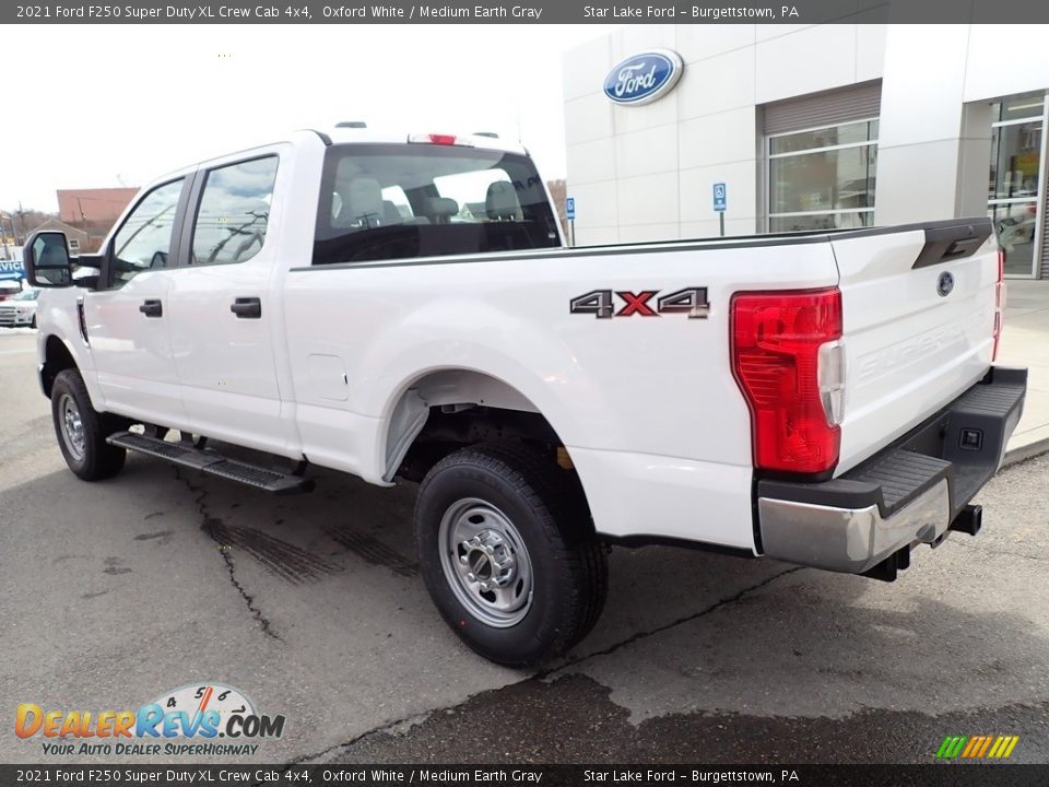 2021 Ford F250 Super Duty XL Crew Cab 4x4 Oxford White / Medium Earth Gray Photo #3