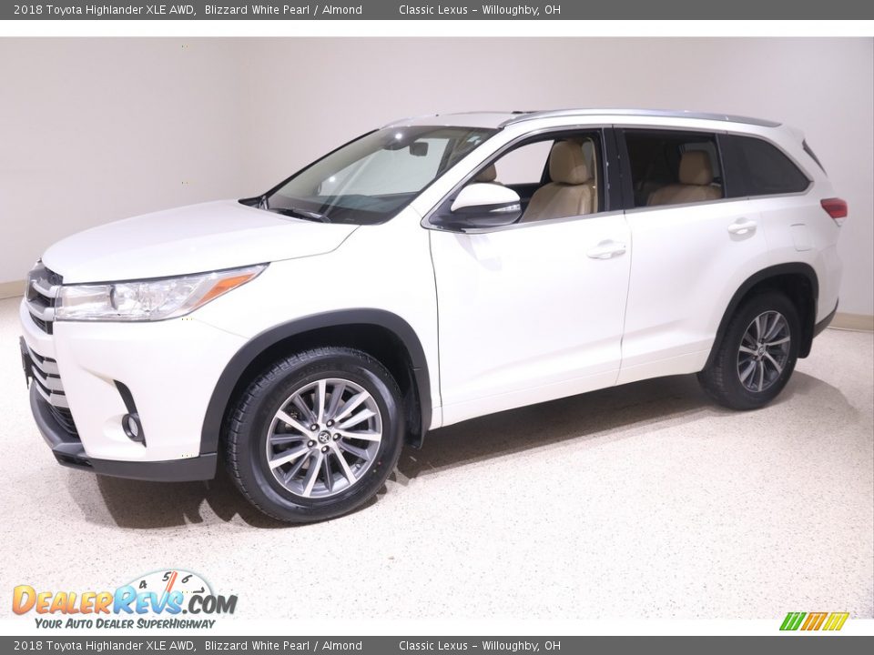 2018 Toyota Highlander XLE AWD Blizzard White Pearl / Almond Photo #3