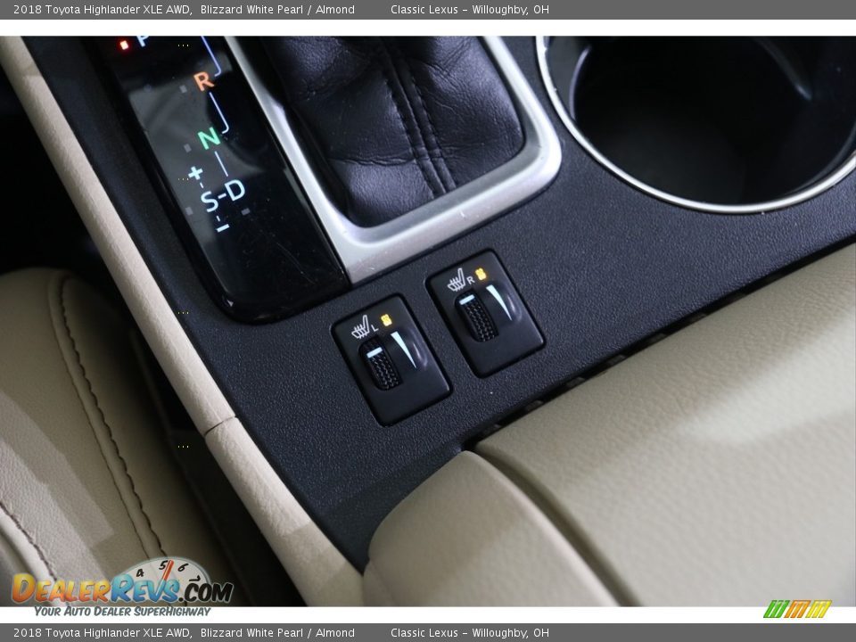 2018 Toyota Highlander XLE AWD Blizzard White Pearl / Almond Photo #15