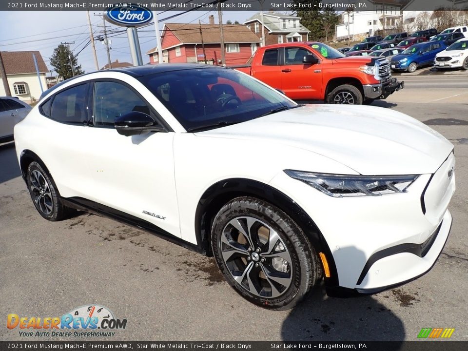 Front 3/4 View of 2021 Ford Mustang Mach-E Premium eAWD Photo #8