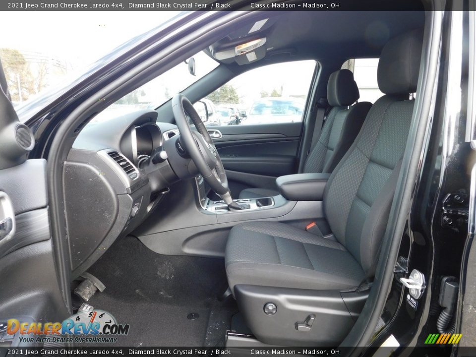 2021 Jeep Grand Cherokee Laredo 4x4 Diamond Black Crystal Pearl / Black Photo #2