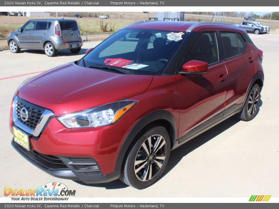 2020 Nissan Kicks SV Cayenne Red Metallic / Charcoal Photo #4