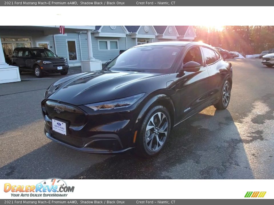 Front 3/4 View of 2021 Ford Mustang Mach-E Premium eAWD Photo #3