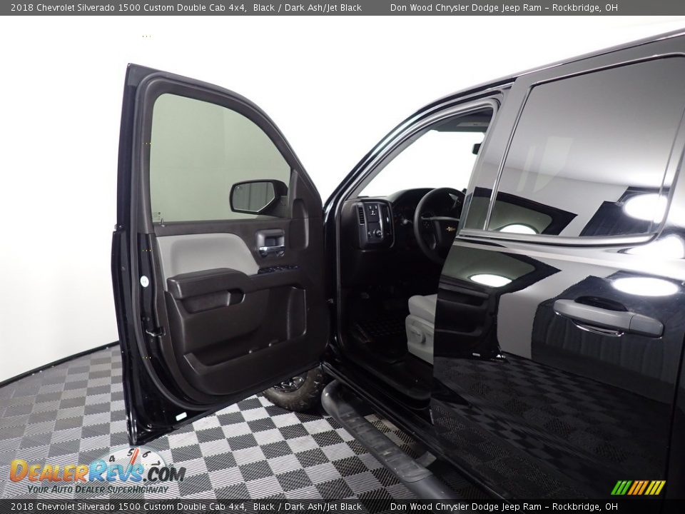 2018 Chevrolet Silverado 1500 Custom Double Cab 4x4 Black / Dark Ash/Jet Black Photo #19