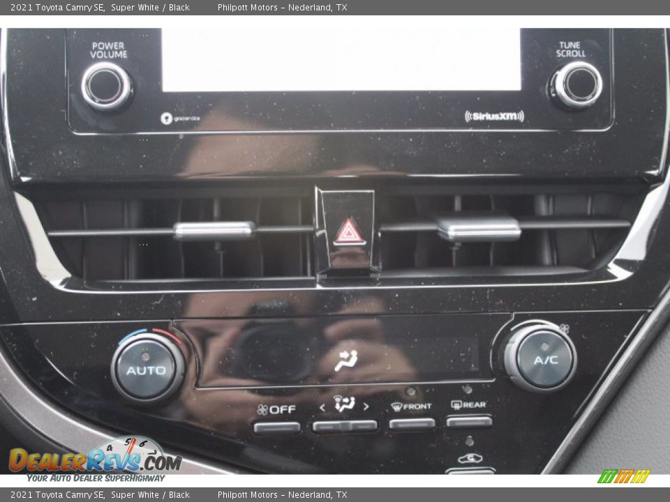 2021 Toyota Camry SE Super White / Black Photo #16