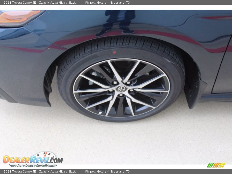 2021 Toyota Camry SE Galactic Aqua Mica / Black Photo #5