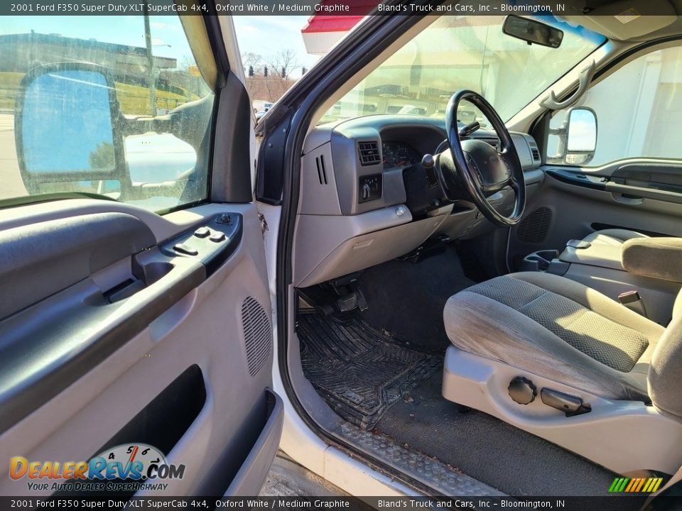 Front Seat of 2001 Ford F350 Super Duty XLT SuperCab 4x4 Photo #7