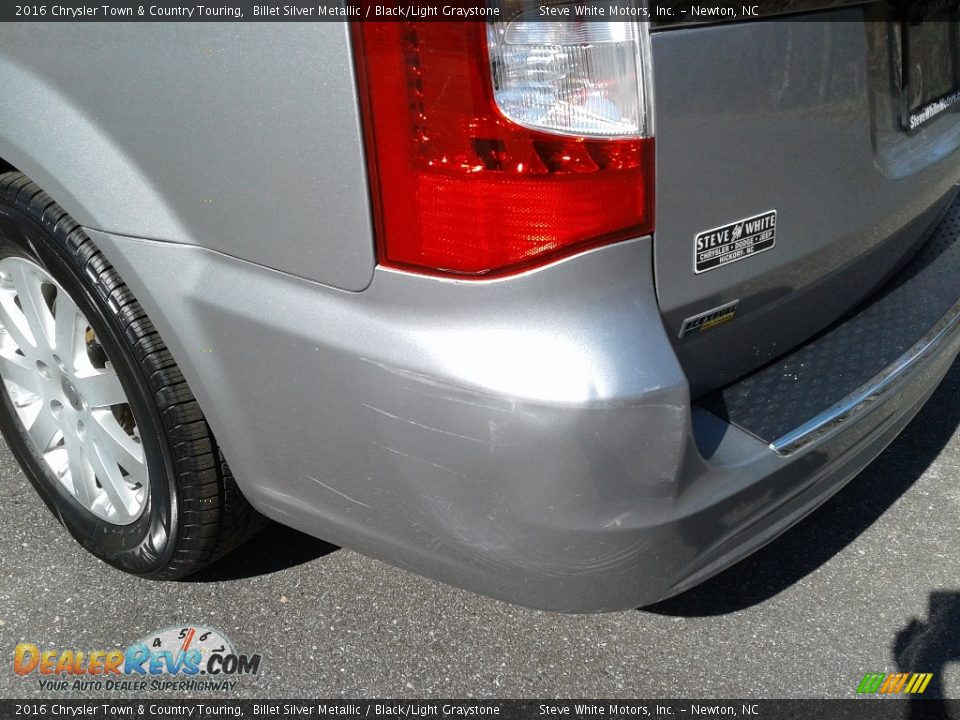 2016 Chrysler Town & Country Touring Billet Silver Metallic / Black/Light Graystone Photo #9