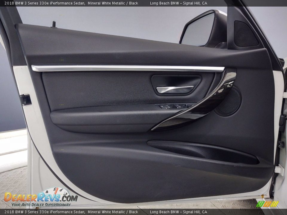 2018 BMW 3 Series 330e iPerformance Sedan Mineral White Metallic / Black Photo #7