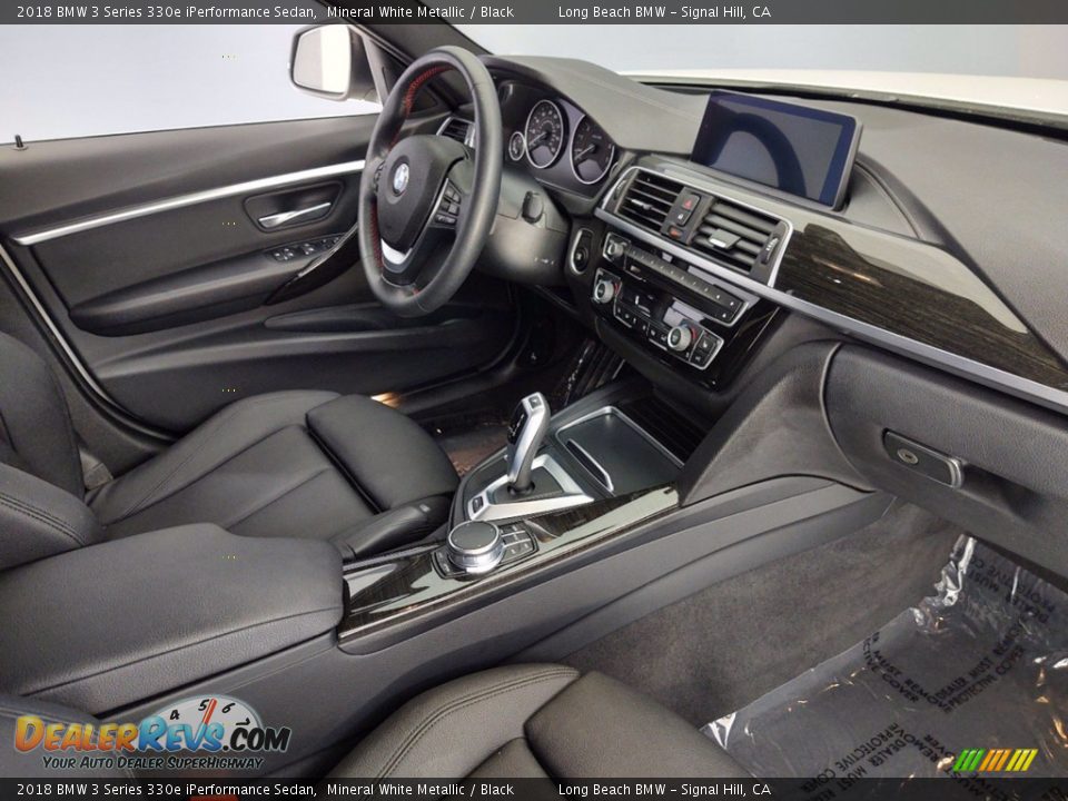 2018 BMW 3 Series 330e iPerformance Sedan Mineral White Metallic / Black Photo #25