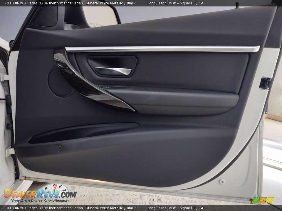 2018 BMW 3 Series 330e iPerformance Sedan Mineral White Metallic / Black Photo #26