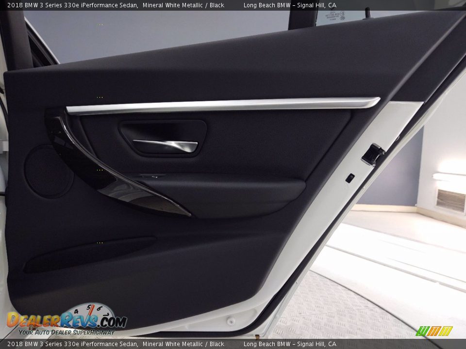 2018 BMW 3 Series 330e iPerformance Sedan Mineral White Metallic / Black Photo #28
