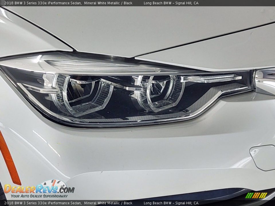 2018 BMW 3 Series 330e iPerformance Sedan Mineral White Metallic / Black Photo #31