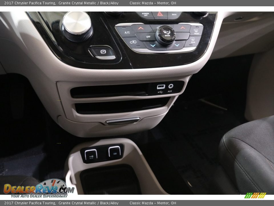 2017 Chrysler Pacifica Touring Granite Crystal Metallic / Black/Alloy Photo #16