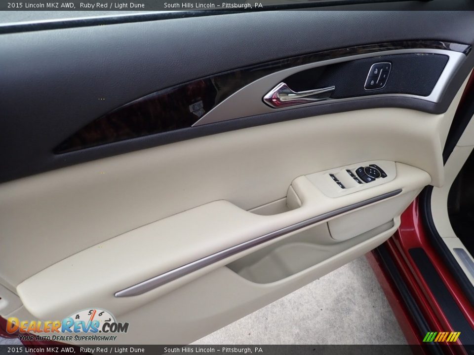 Door Panel of 2015 Lincoln MKZ AWD Photo #19