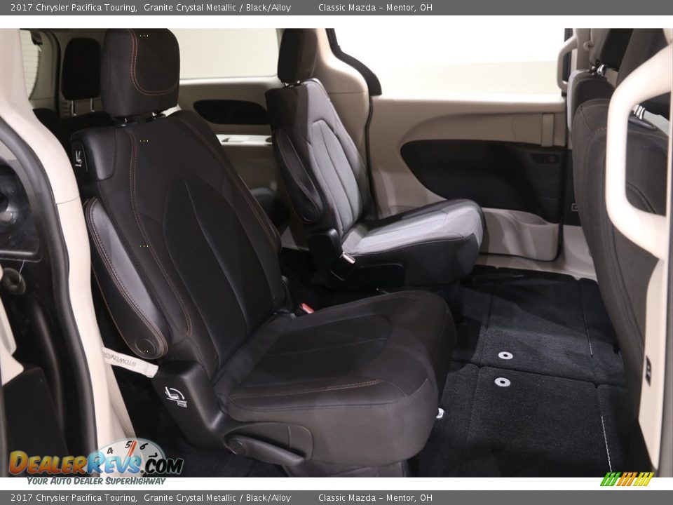 2017 Chrysler Pacifica Touring Granite Crystal Metallic / Black/Alloy Photo #21