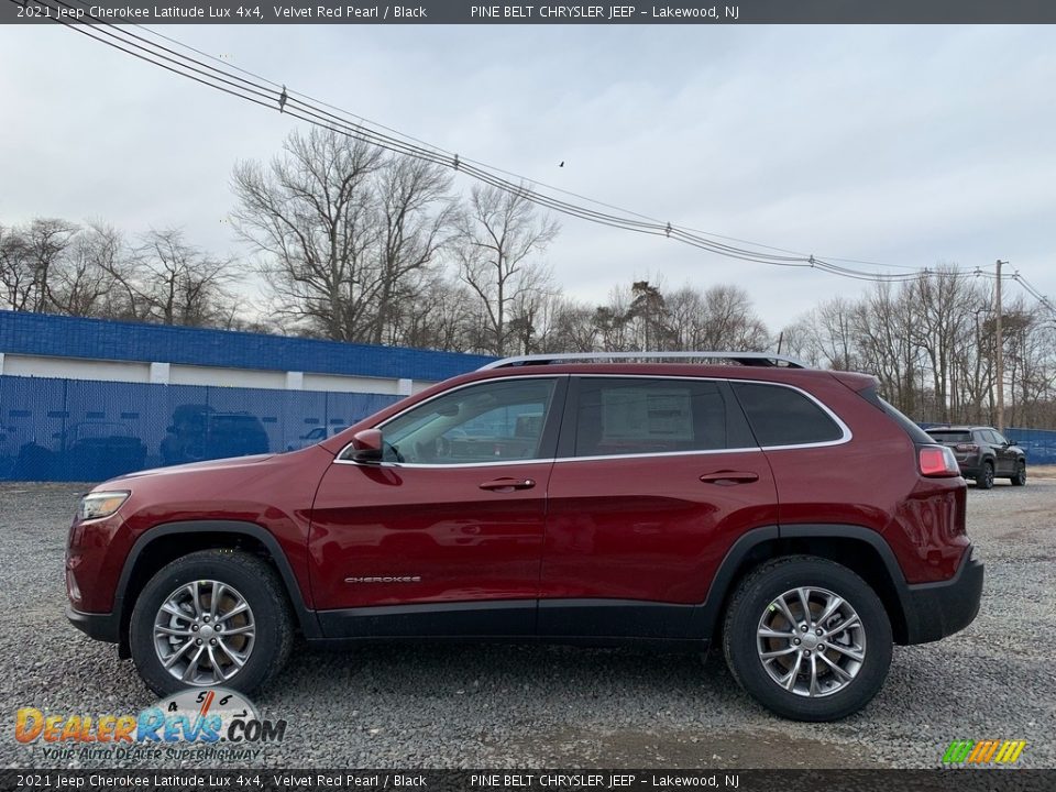 2021 Jeep Cherokee Latitude Lux 4x4 Velvet Red Pearl / Black Photo #4