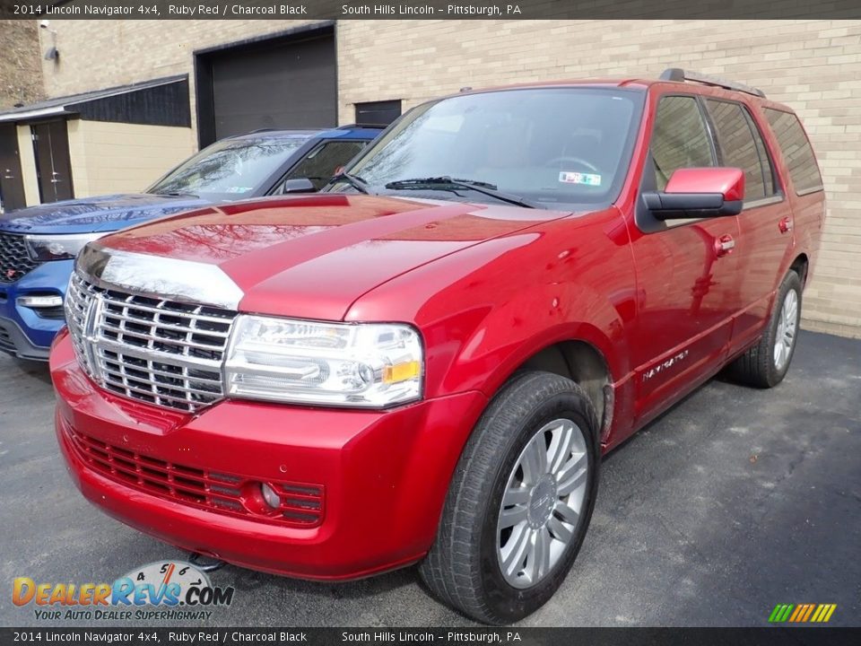 Front 3/4 View of 2014 Lincoln Navigator 4x4 Photo #1
