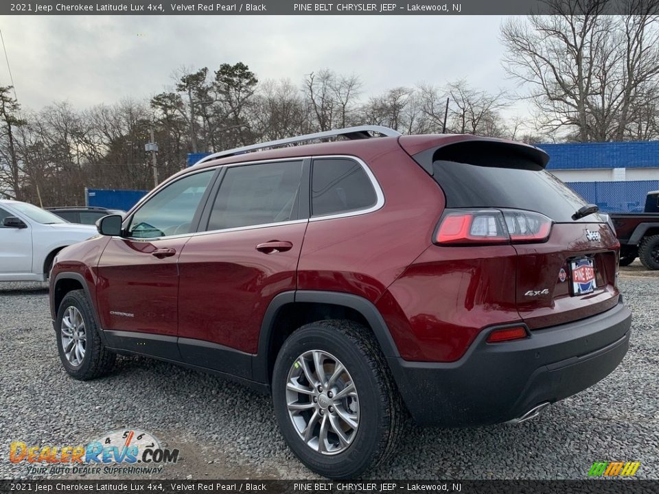 2021 Jeep Cherokee Latitude Lux 4x4 Velvet Red Pearl / Black Photo #6