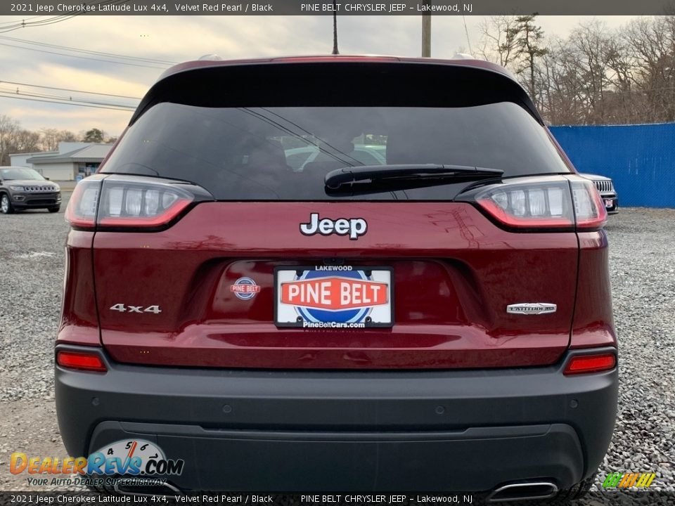 2021 Jeep Cherokee Latitude Lux 4x4 Velvet Red Pearl / Black Photo #7