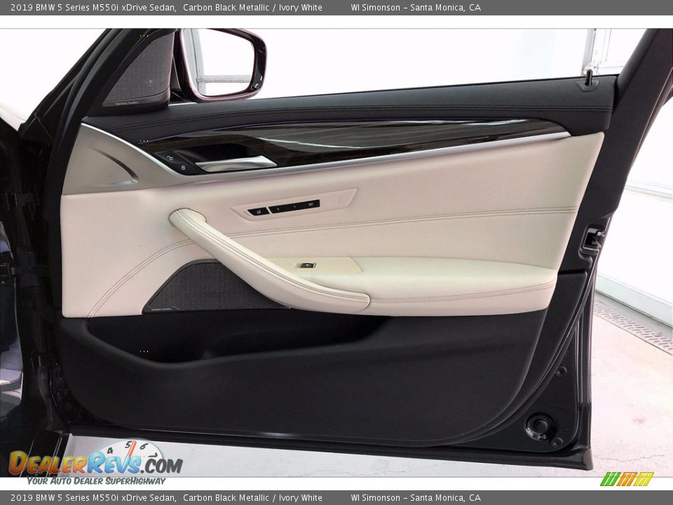 Door Panel of 2019 BMW 5 Series M550i xDrive Sedan Photo #27