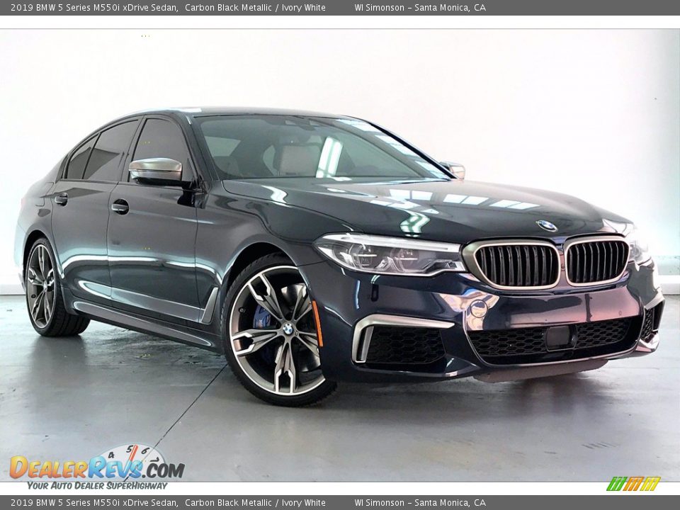 Front 3/4 View of 2019 BMW 5 Series M550i xDrive Sedan Photo #34