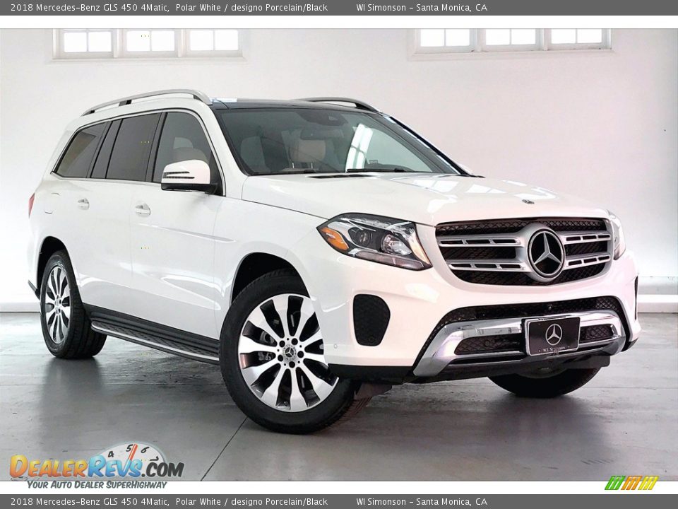 Front 3/4 View of 2018 Mercedes-Benz GLS 450 4Matic Photo #34