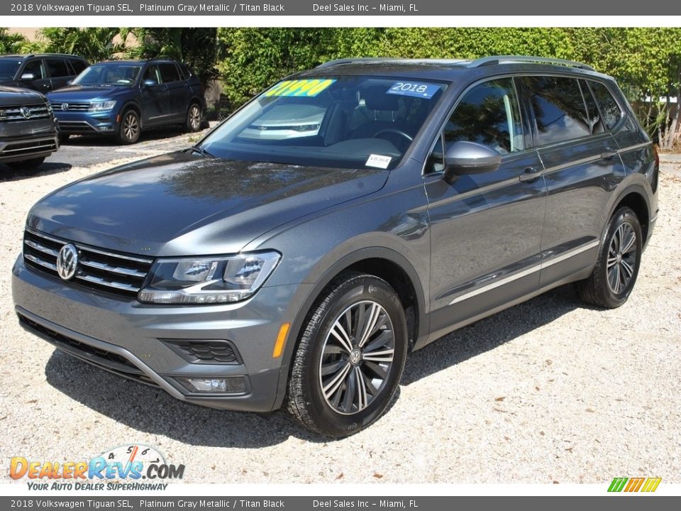 Front 3/4 View of 2018 Volkswagen Tiguan SEL Photo #4