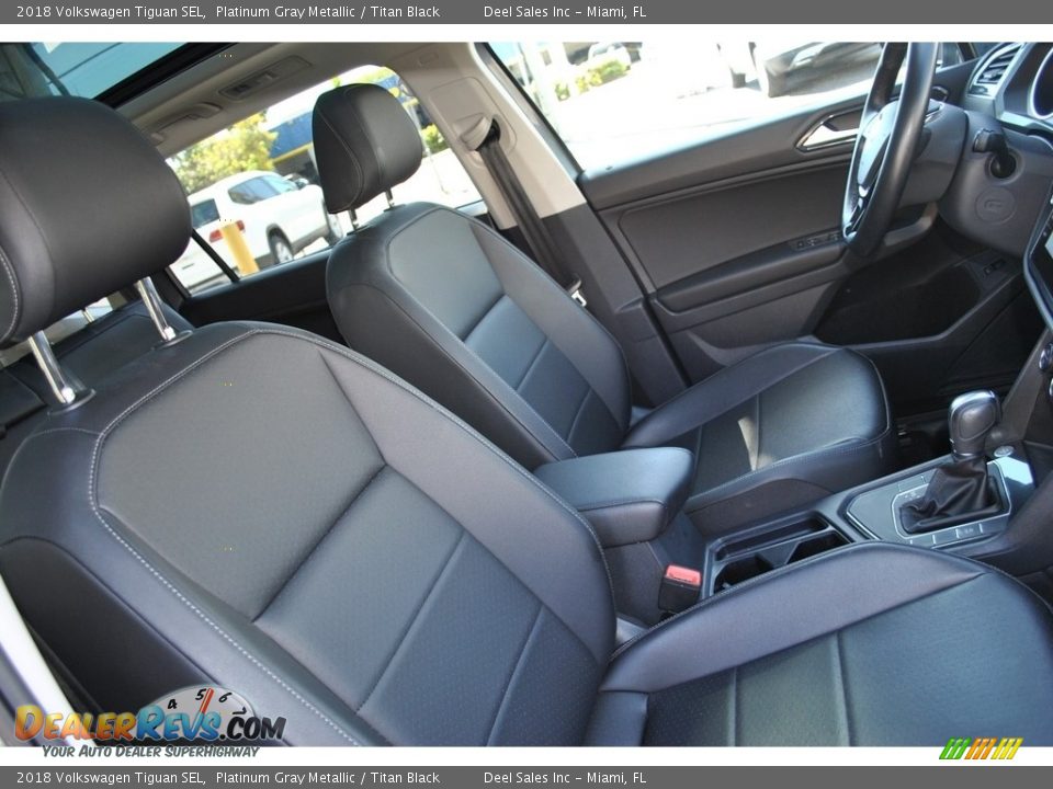 Front Seat of 2018 Volkswagen Tiguan SEL Photo #19