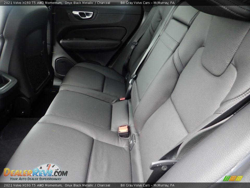 2021 Volvo XC60 T5 AWD Momentum Onyx Black Metallic / Charcoal Photo #8