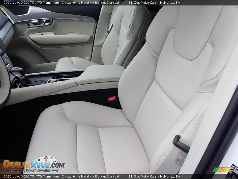2021 Volvo XC90 T5 AWD Momentum Crystal White Metallic / Blonde/Charcoal Photo #7