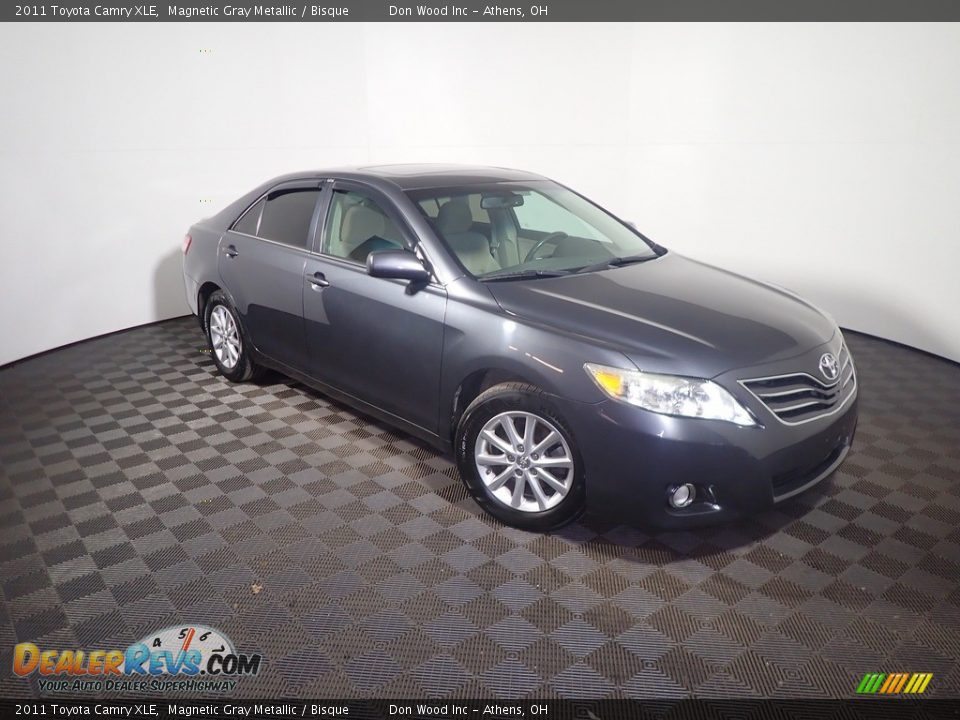 2011 Toyota Camry XLE Magnetic Gray Metallic / Bisque Photo #3