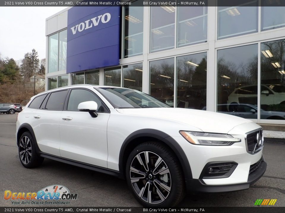 Front 3/4 View of 2021 Volvo V60 Cross Country T5 AWD Photo #1