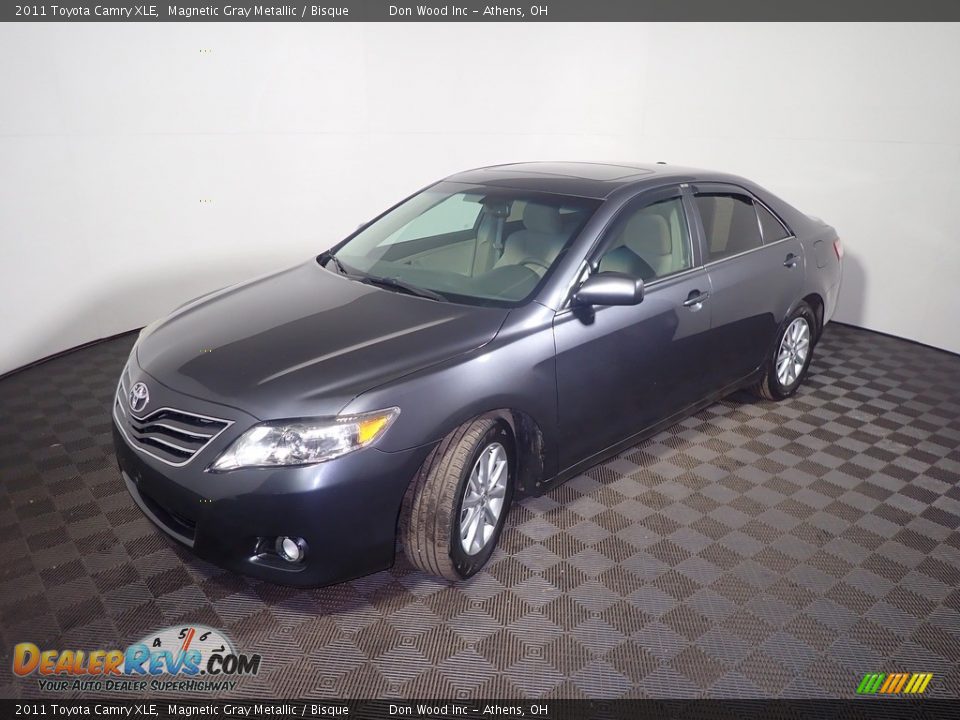 2011 Toyota Camry XLE Magnetic Gray Metallic / Bisque Photo #9