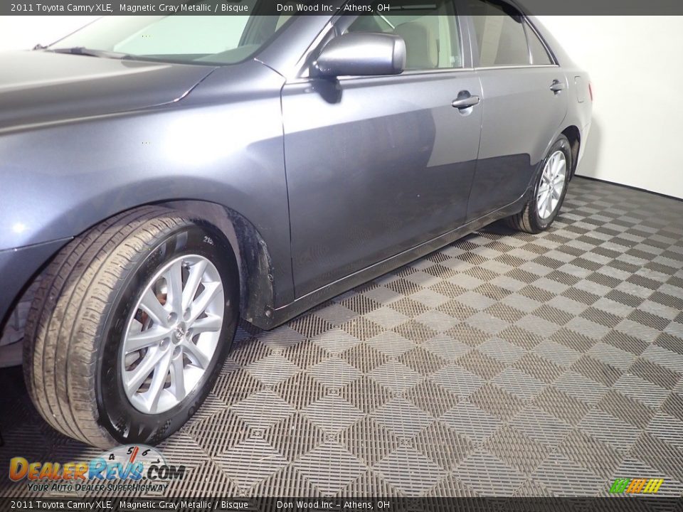2011 Toyota Camry XLE Magnetic Gray Metallic / Bisque Photo #10