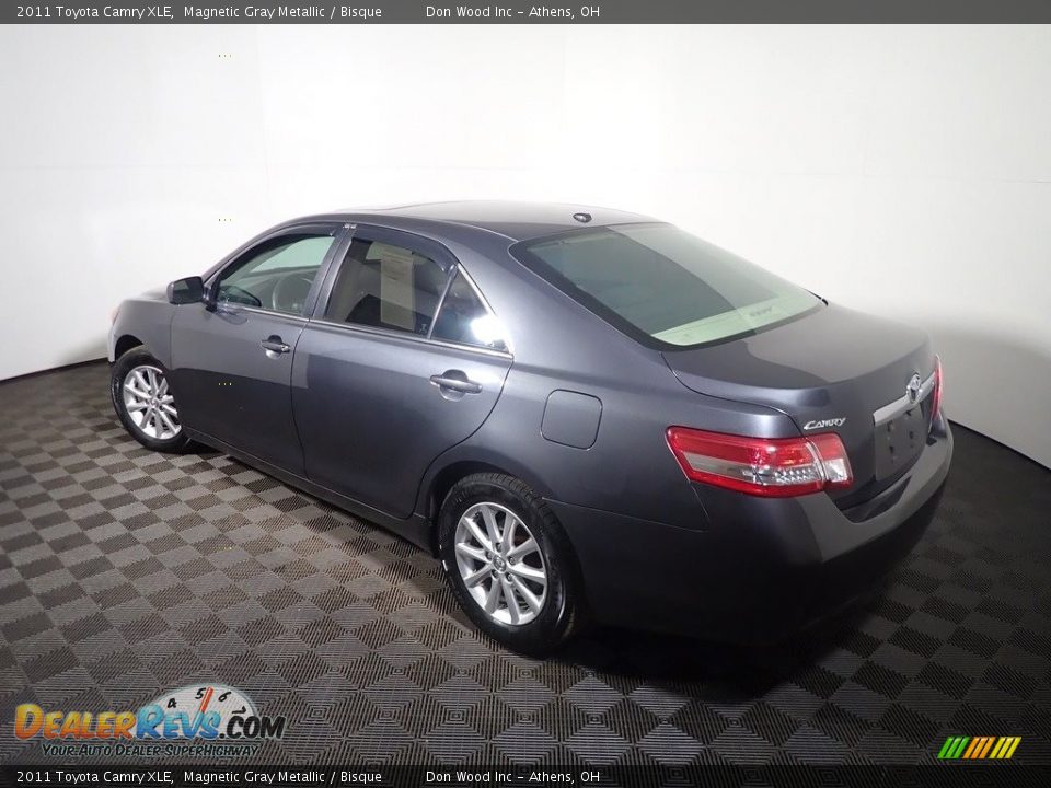 2011 Toyota Camry XLE Magnetic Gray Metallic / Bisque Photo #12
