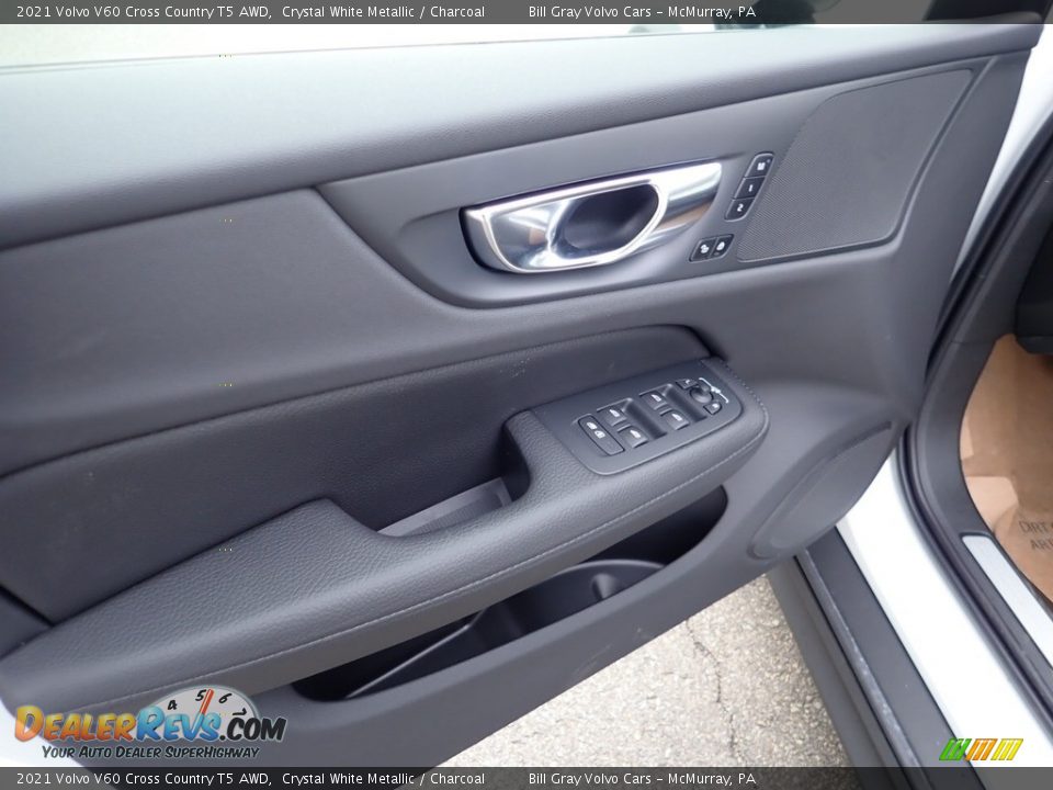 Door Panel of 2021 Volvo V60 Cross Country T5 AWD Photo #10