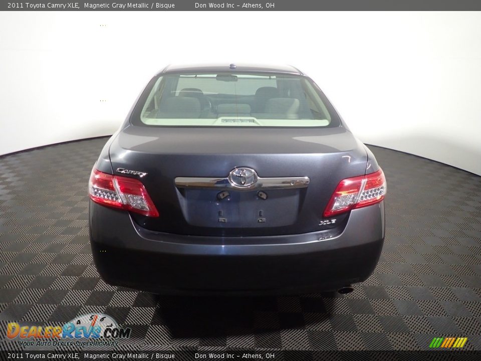 2011 Toyota Camry XLE Magnetic Gray Metallic / Bisque Photo #13