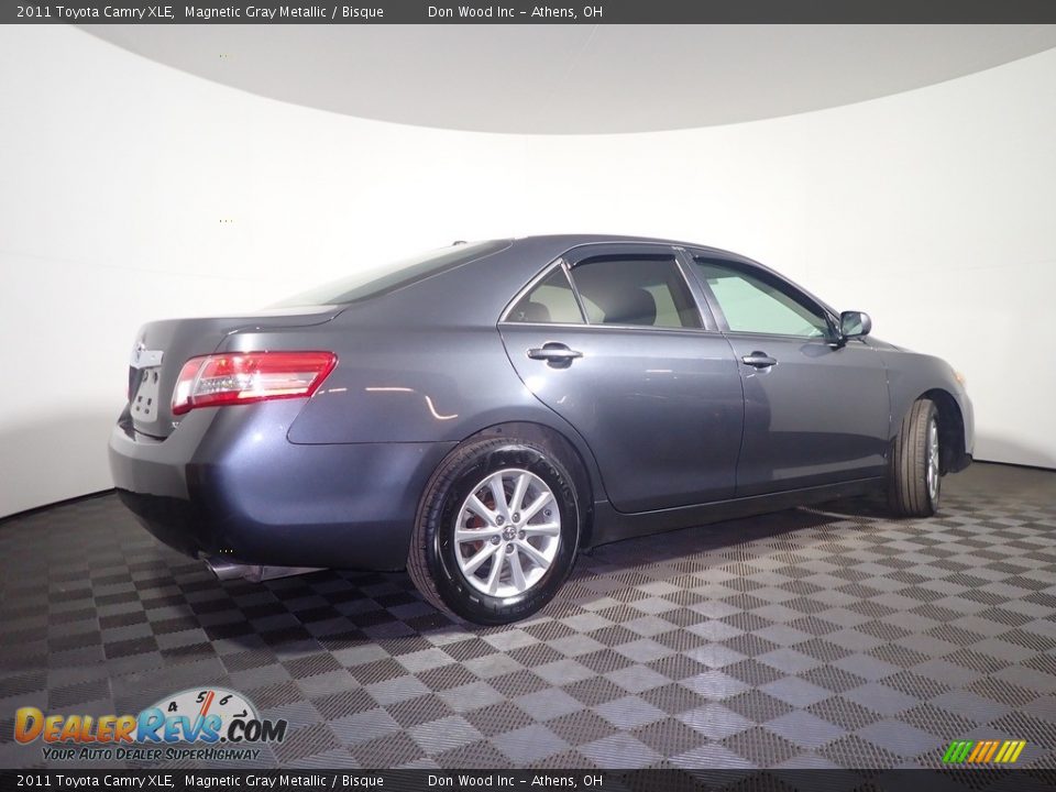 2011 Toyota Camry XLE Magnetic Gray Metallic / Bisque Photo #16