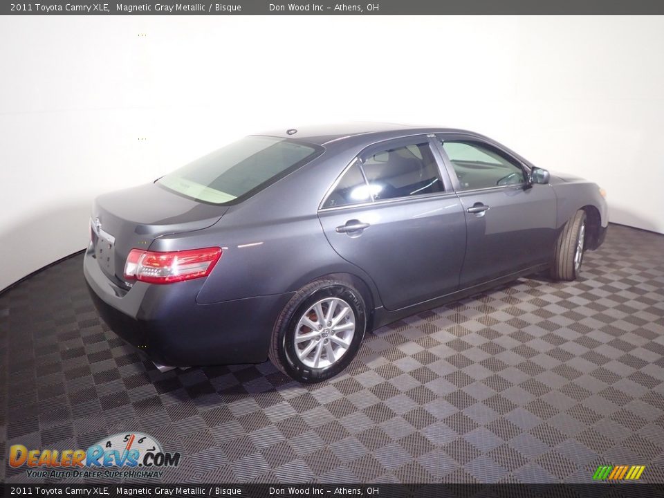 2011 Toyota Camry XLE Magnetic Gray Metallic / Bisque Photo #17
