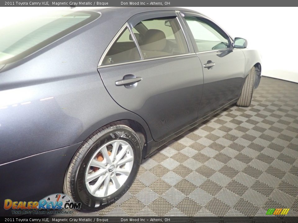 2011 Toyota Camry XLE Magnetic Gray Metallic / Bisque Photo #19