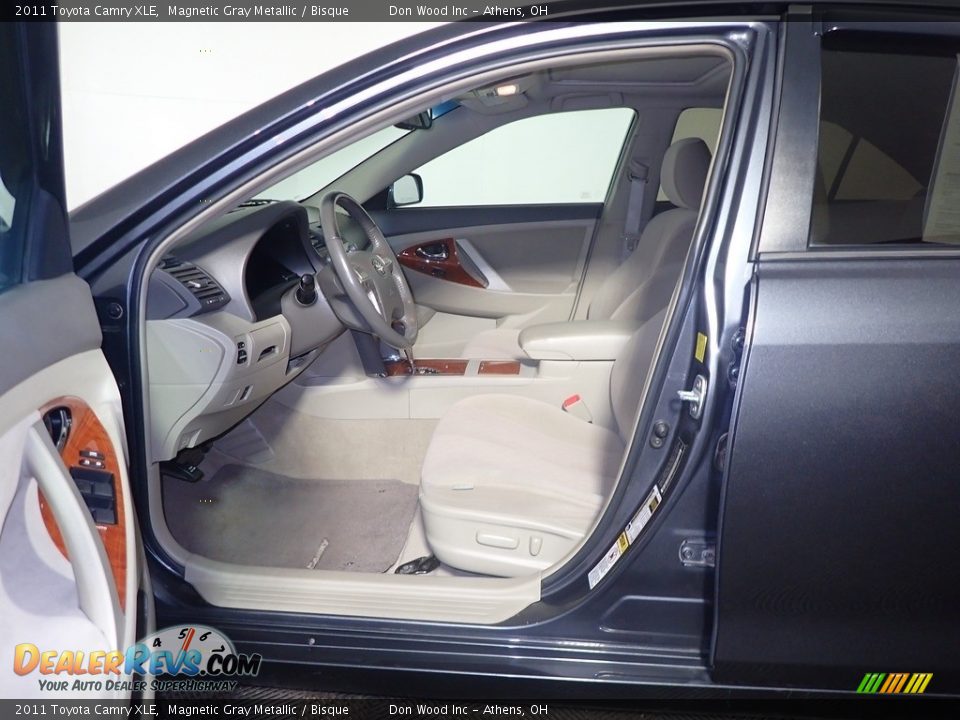 2011 Toyota Camry XLE Magnetic Gray Metallic / Bisque Photo #22